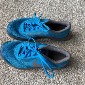 Nike flex contact running shoes